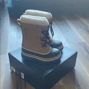 Sorel Youth Caribou snow boots